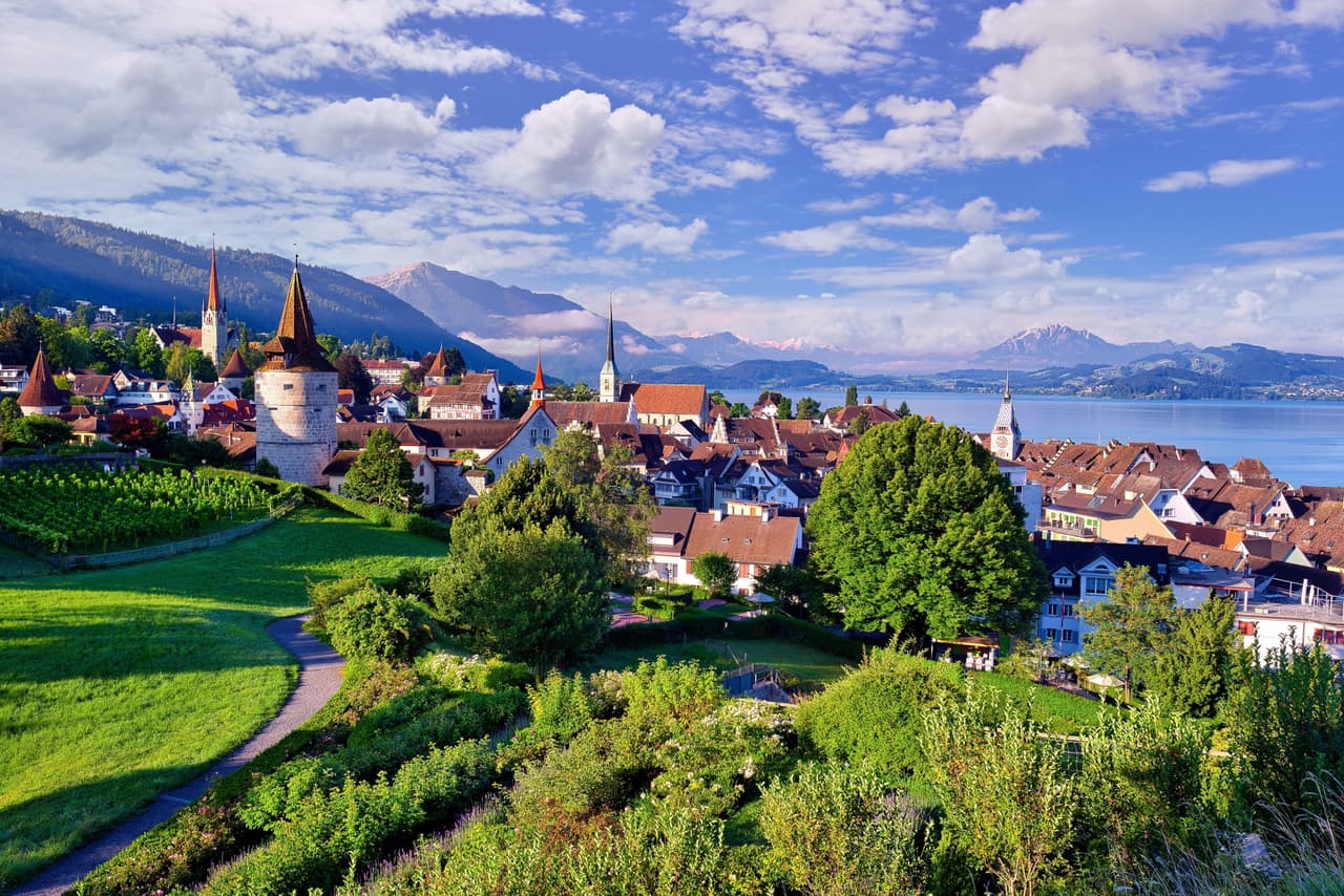View of Zug’s old town and Lake Zug, behind it Mount Rigi and Pilatus, Canton Zug, Switzerland