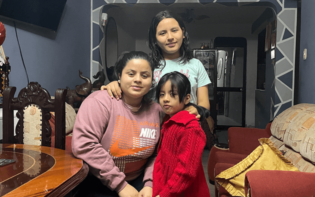 Luz with her sister and daughter in their Lima home